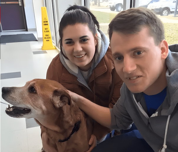 Rocky, aki még elbúcsúzhatott – megható búcsú egy hűséges baráttól 2 Megerte meg gyerekuk szuleteset a par orokbefogadott 17 eves kutyusa2.jpg
